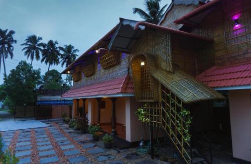 Azheekal Bed & Breakfast | CANALVIEW PRIVATE COTTAGE Azhikkal Ayiram Thengu