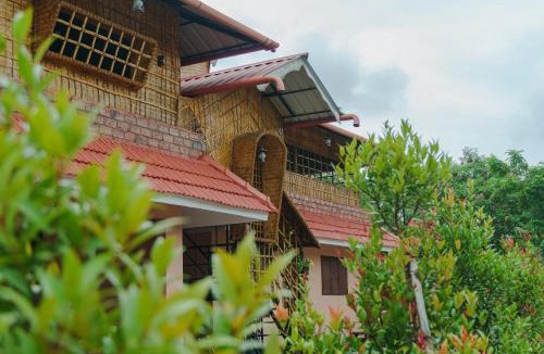 Azheekal Bed & Breakfast | CANALVIEW PRIVATE COTTAGE Azhikkal Ayiram Thengu