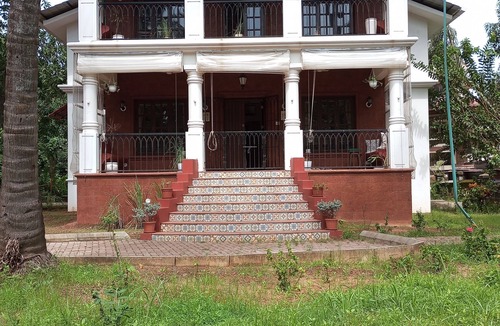 Arpora Villa | Casa Hibiscus 2bhk with Pvt. Garden & Pet-Friendly!