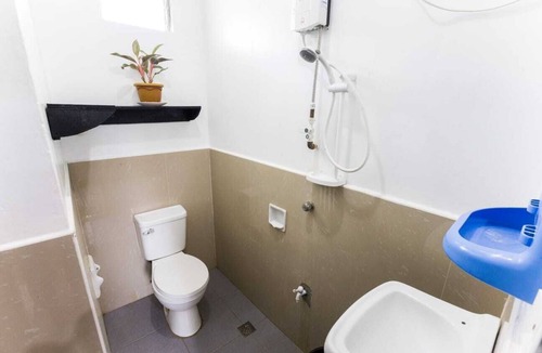 Catangnan House | Casa Luna Deluxe Cottage, General luna, minutes from Cloud 9, Restaurants, ect.