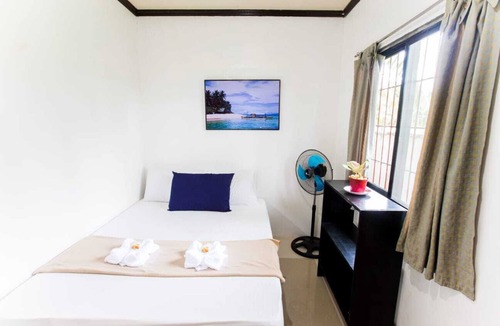 Catangnan House | Casa Luna Deluxe Cottage, General luna, minutes from Cloud 9, Restaurants, ect.