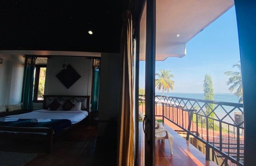 Dona Paula Hotel | Casa Tropicana