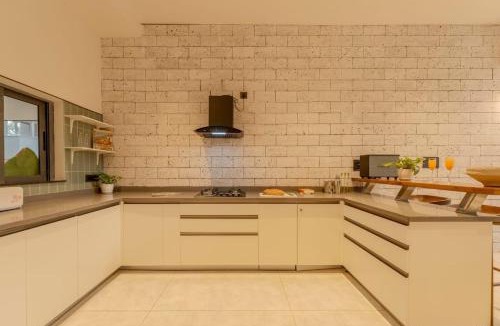 Marra Villa | CASA VASU VILLA private Pool Jacuzzi Caretaker