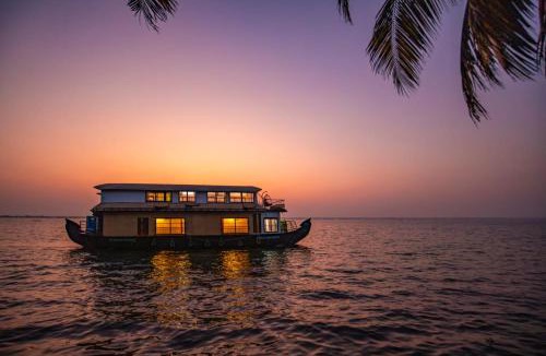 Alappuzha Boat Rental | Cee Pee Houseboats