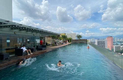 Chow Kit Hostel | Celestial Heights Hostel featuring Infinity Skypool