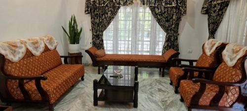 Kaduthuruthy House | Chakos Homestay