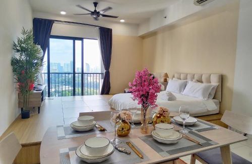 Chow Kit Apartment | Chamber Residence Klcc & kl tower view with balcony