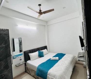 Varanasi House | Chandrakala Residency Paying Guest House Near Kashi Vishwanath Temple and Ganga Ghats