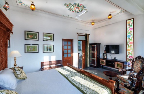 Lake Swaroop Sagar House | Chandralok Villa