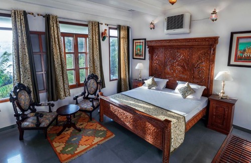 Lake Swaroop Sagar House | Chandralok Villa