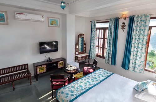 Lake Swaroop Sagar House | Chandralok Villa