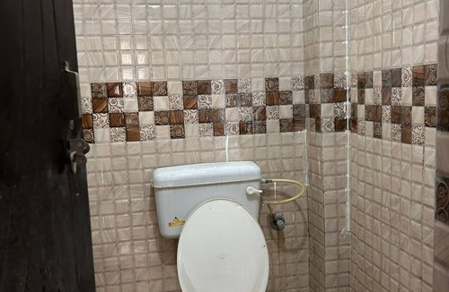 Naini Apartment | Charming 1-bedroom apartment in Rehi Taluka, Naini