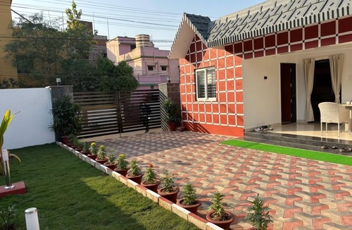 Bhubaneshwar House | Charming 1-bedroom bungalow in serene Bhubaneswar with AC