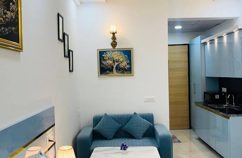 Greater Noida Apartment | Charming 1-BHK apartment in enchanting Greater Noida with AC, WiFi