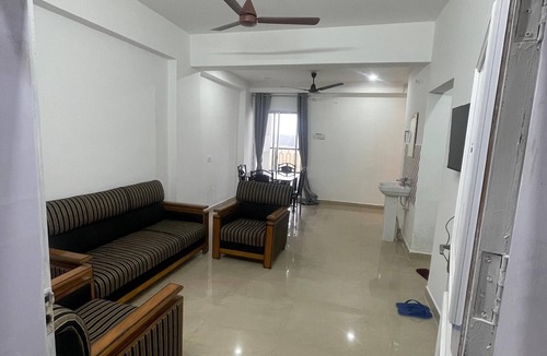 Sualkuchi Apartment | Charming 2-bedroom apartment with AC, WiFi, 2mins from Guwahati Airport