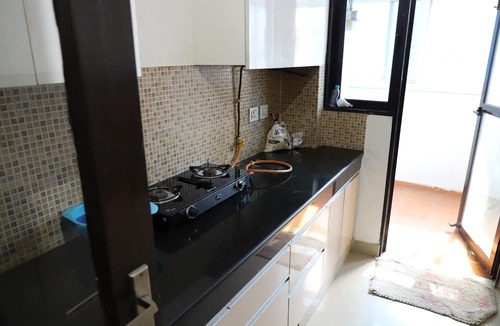 Noida Apartment | Charming 2-bedroom apartment with WiFi, AC in enchanting Noida, Free Parking
