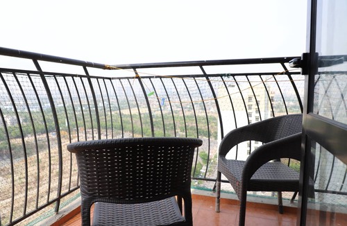 Noida Apartment | Charming 2-bedroom apartment with WiFi, AC in enchanting Noida, Free Parking