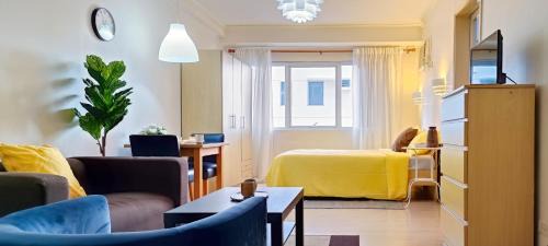 Bonifacio Global City Hotel | Charming Modern Condo in BGC