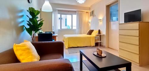 Bonifacio Global City Hotel | Charming Modern Condo in BGC