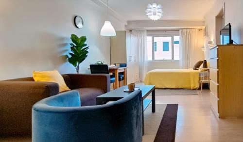 Bonifacio Global City Hotel | Charming Modern Condo in BGC