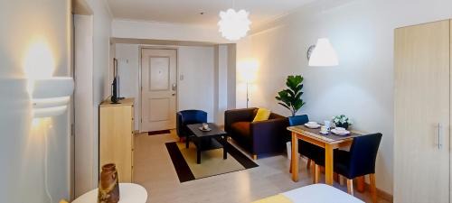 Bonifacio Global City Hotel | Charming Modern Condo in BGC