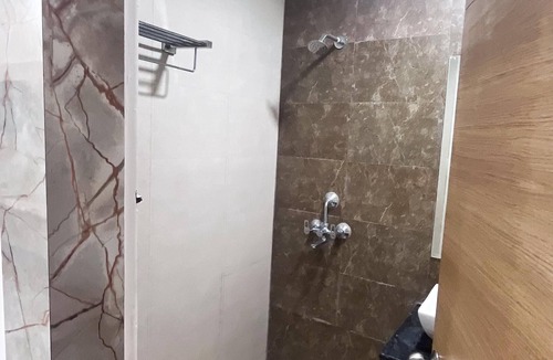 Greater Noida Bed & Breakfast | Charming Studio in Prime Location: Comfort, Convenience, and Memorable Stays.
