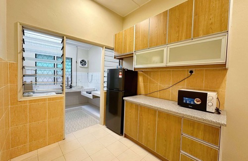 Petaling Jaya House | Cheap! New, 1-7 Pax @ PJ Town area, Easy Parking