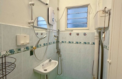 Petaling Jaya House | Cheap! New, 1-7 Pax @ PJ Town area, Easy Parking