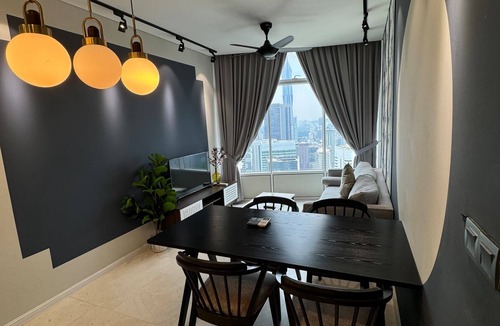 Kuala Lumpur City Centre Apartment | Chic building with 2 bedrooms and WiFi, AC in vibrant Kuala Lumpur