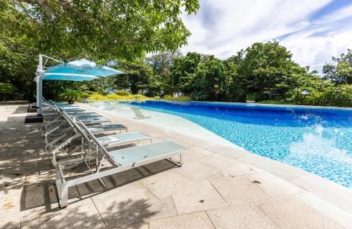 Maribago Apartment | Chic Cozy Studio at Tambuli Residences Ocean View by Dominik Studio with Pool Access & Balcony in Mactan