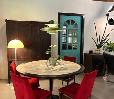Tunku Apartment | Chic Designer Family Rooms in Shared Bungalow near LRT SS1 PJ