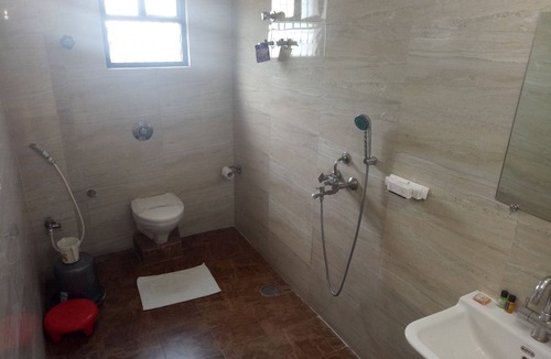 Sahibganj Hotel | CHINMAYE INN