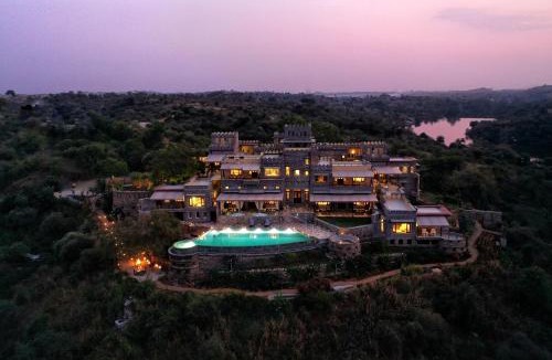 Menar Hotel | Chunda Shikar Oudi