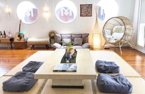 Aberdeen Boat Rental | Cipango - Hong Kong Houseboat