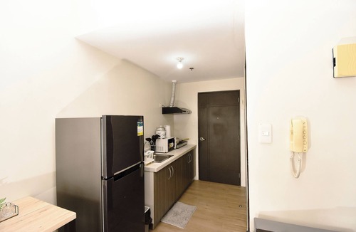 Valencia Condo | City-View + Spacious Unit | Across Trinoma Mall
