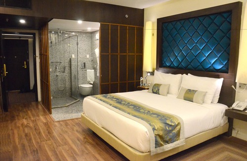 Auli Hotel | Clarks Avadh