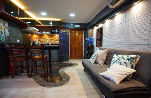 Mactan Export Processing Zone Apartment | CLOCKWORKORANGE Luxury Suites with Netflix