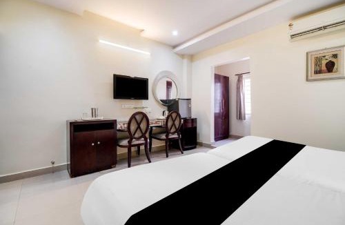 Gajuwaka Hotel | Collection O CMR Mall Gajuwaka