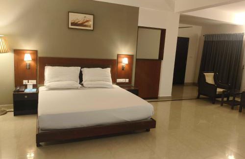 Khattalwada Hotel | Collection O Kumaranalloor Formerly San Jose Inn