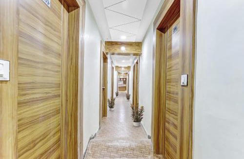 Kamrej Hotel | Collection O Laxmi Kuber