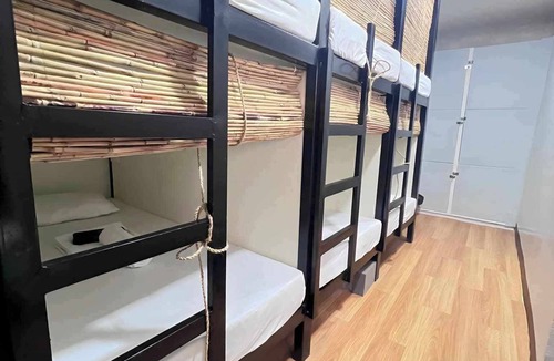 Catangnan Apartment | Comfort Bunkbeds Dorm with AC