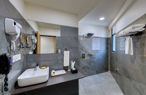 Ahmedabad Hotel | Comfort Inn sapphire Chandkheda