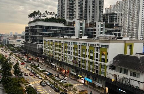 Petaling Jaya Apartment | Comfy Entire Unit Parking Pool Netflix Wifi Opposite Jaya One Pj