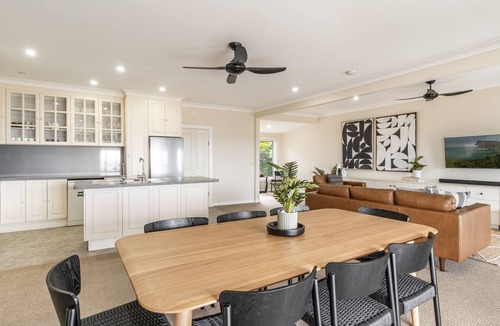 Yamba House | Como - Absolute Beachfront with Uninterrupted Convent Beach Views - Holiday Yamba