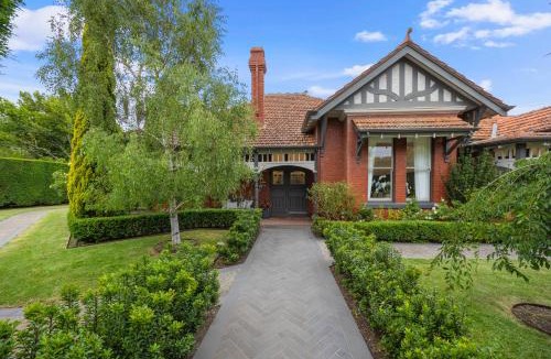 Brighton House | Complete Host Brighton House