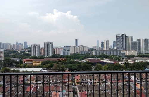 Kuala Lumpur Condo | Corner unit 3R3B2cp condo, 550 sf terrace/balcony and AC in Kuala Lumpur