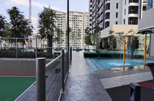 Kuala Lumpur Condo | Corner unit 3R3B2cp condo, 550 sf terrace/balcony and AC in Kuala Lumpur