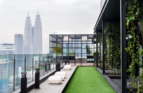 Kuala Lumpur City Centre Apartment | Cosy room with Pool Table