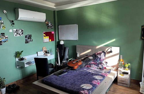 Mayur Vihar Phase III Apartment | Cozy 1-bedroom apartment with fitness room and AC in enjoyable New Delhi