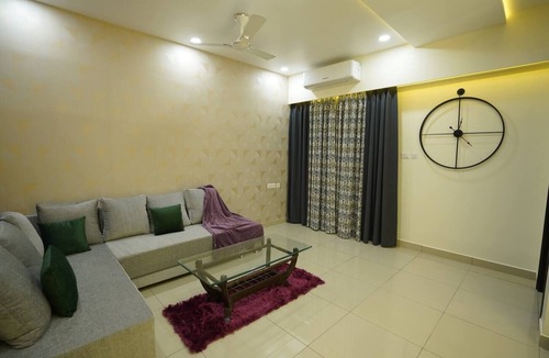 Nagpur Apartment | Cozy 1-bedroom apartment in delightful Nagpur with fitness room, WiFi